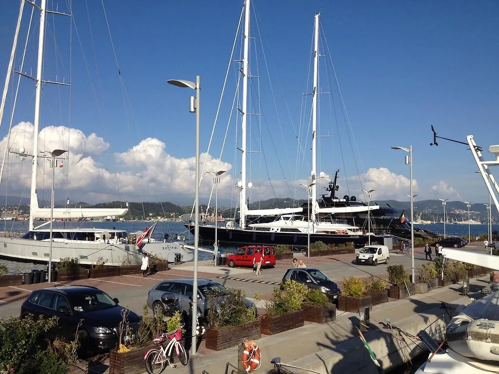 Riviera Boat Resort La Spezia Botel