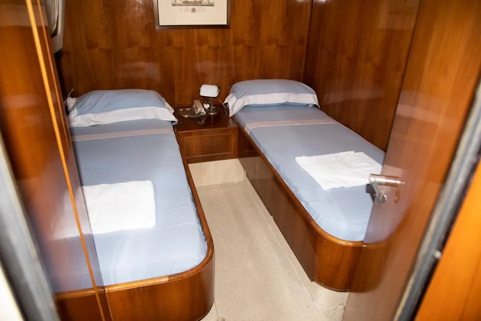 Riviera Boat Resort La Spezia Botel